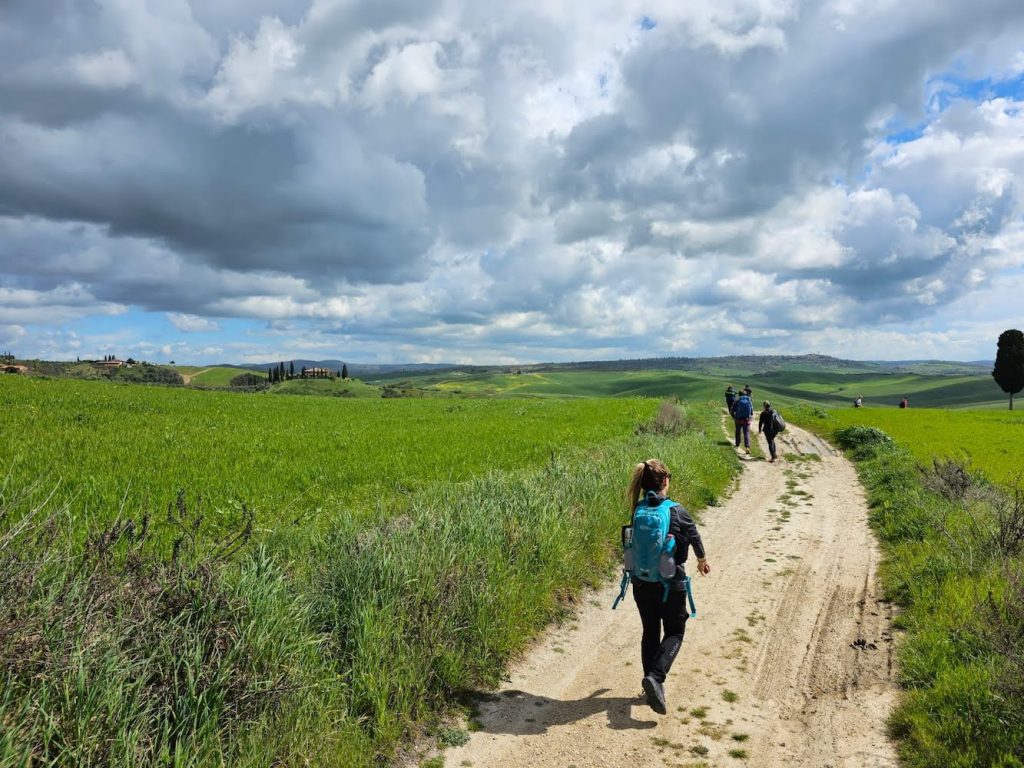 trekking in val d orcia